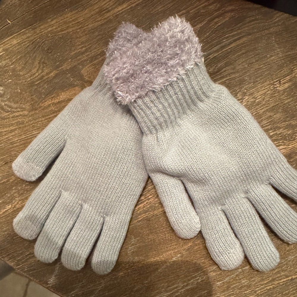 NWT On 34th (a Macys brand) Silver Rib Stitch Fuzzy‎ Cuff Knit Gloves Warm Thick - Picture 3 of 3